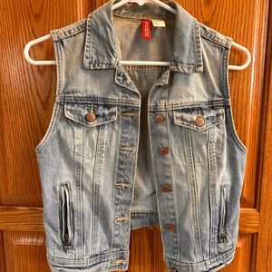 H&M Light Blue Denim Jacket - Vest Casual Collared Jacket Vest, size 6